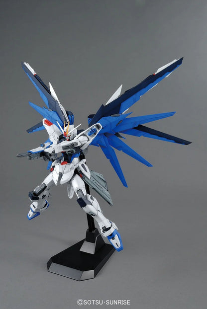 MG 1/100 Freedom Gundam (Ver 2.0)